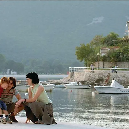 בית נופש Kozljak, For 10 People, Pool *